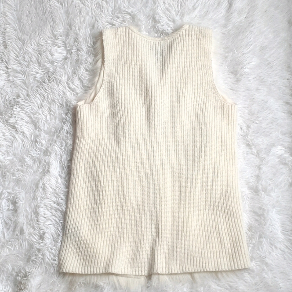 Liz Claiborne cream faux fur vest - Picture 2 of 6